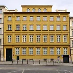 Aparthotel Quiet And Parking 3*