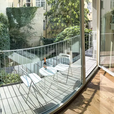 Aparthotel Quiet Courtyard And Parking 4*