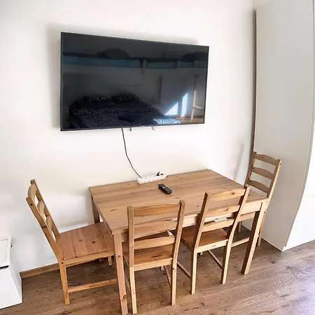 Aparthotel Quiet And Parking Praga