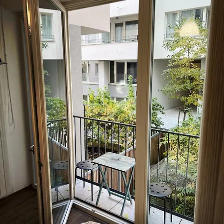 Aparthotel Quiet Courtyard And Parking Praha