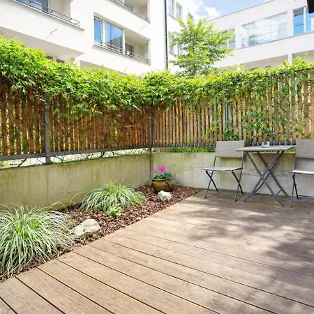 Quiet Courtyard And Parking 公寓式酒店 布拉格