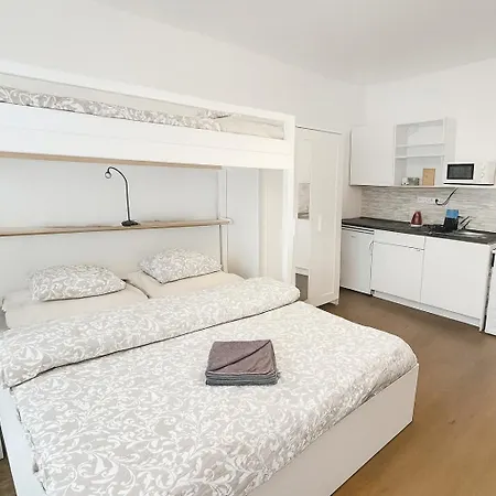 Quiet Courtyard And Parking 4* 프라하