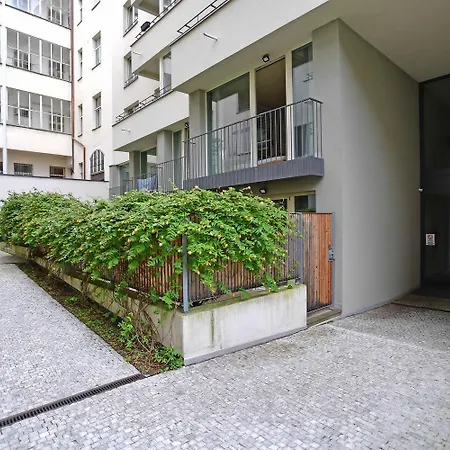 Quiet Courtyard And Parking 3*