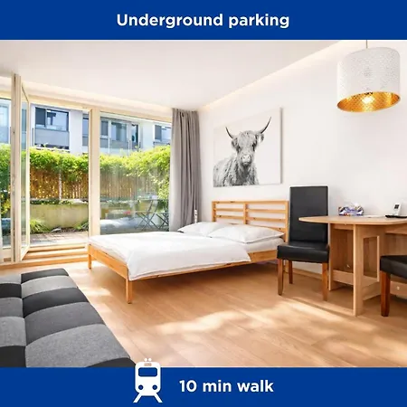 Quiet Courtyard And Parking 4* Praha