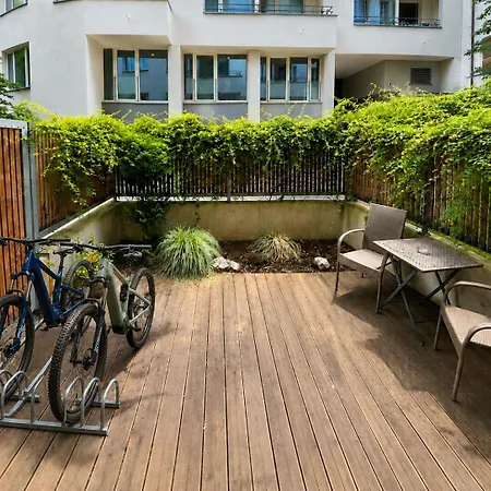 Quiet Courtyard And Parking 4* Praha