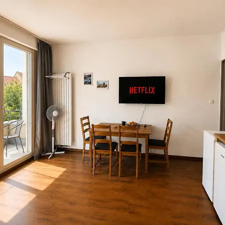 Quiet Courtyard And Parking Praha