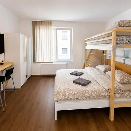 아파트호텔 Quiet Courtyard And Parking 4*