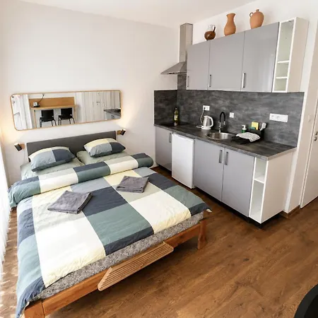 Apart Otel Quiet Courtyard And Parking Prag
