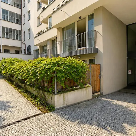 Aparthotel Quiet Courtyard And Parking Praha