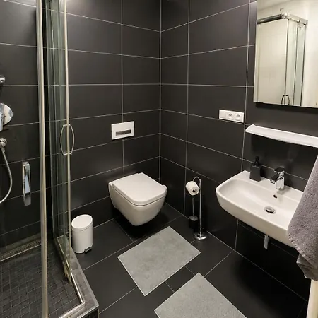 Quiet Courtyard And Parking 4*