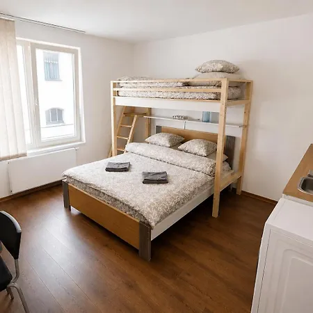 Quiet Courtyard And Parking 4* Praha