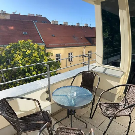 Quiet Courtyard And Parking Aparthotel Praha
