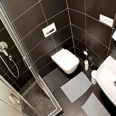 Quiet And Parking شقة فندقية 3*