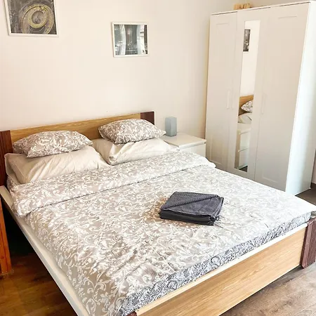 Quiet And Parking Aparthotel Praha