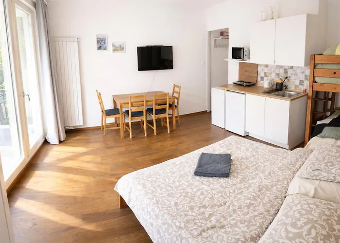 Apartmanhotel Quiet And Parking Prága