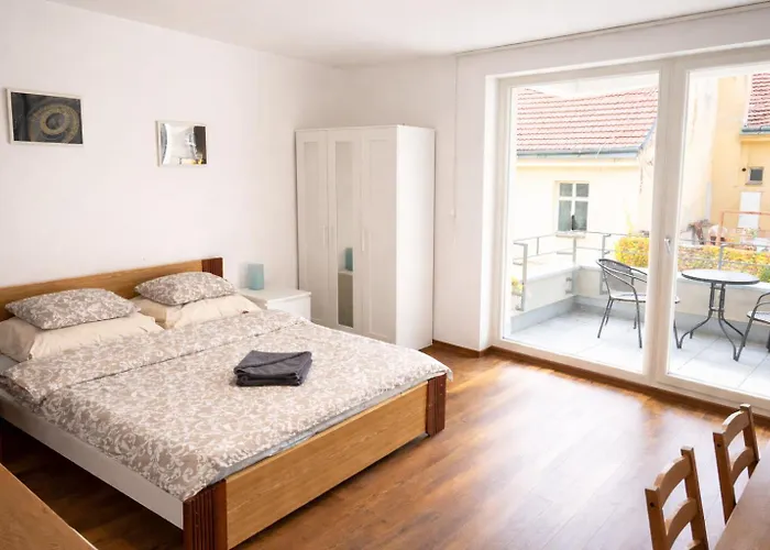 Apartmanhotel Quiet And Parking 3*